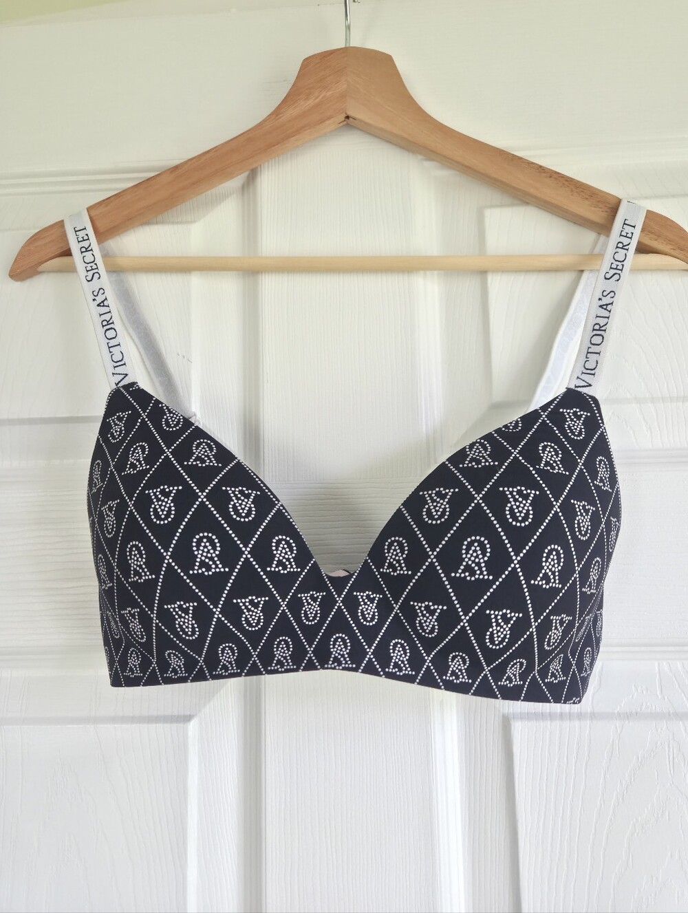 Victoria's Secret ✨️ Black Bra with White Dot Trim Size 32C